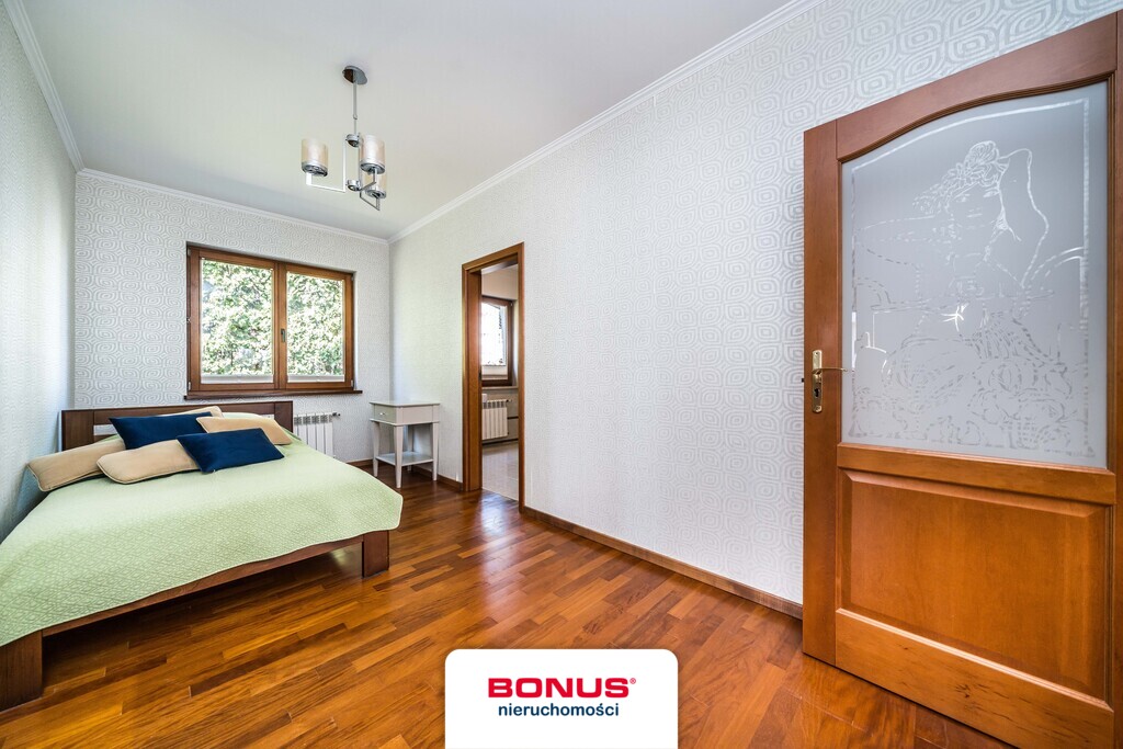 Dom wolnostojący + 2 garaże + Działka > 0,2 ha (12)