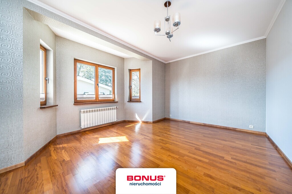 Dom wolnostojący + 2 garaże + Działka > 0,2 ha (15)