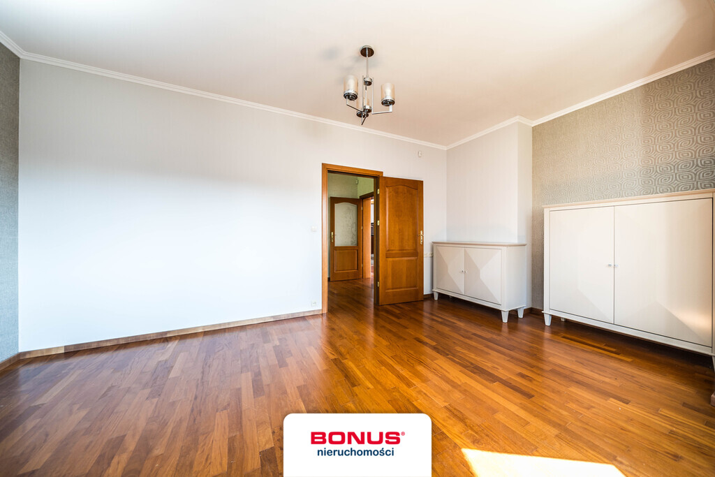 Dom wolnostojący + 2 garaże + Działka > 0,2 ha (16)