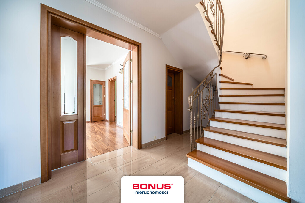 Dom wolnostojący + 2 garaże + Działka > 0,2 ha (17)