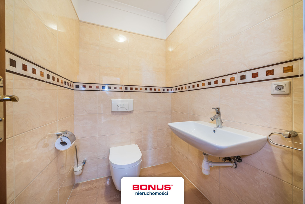 Dom wolnostojący + 2 garaże + Działka > 0,2 ha (18)