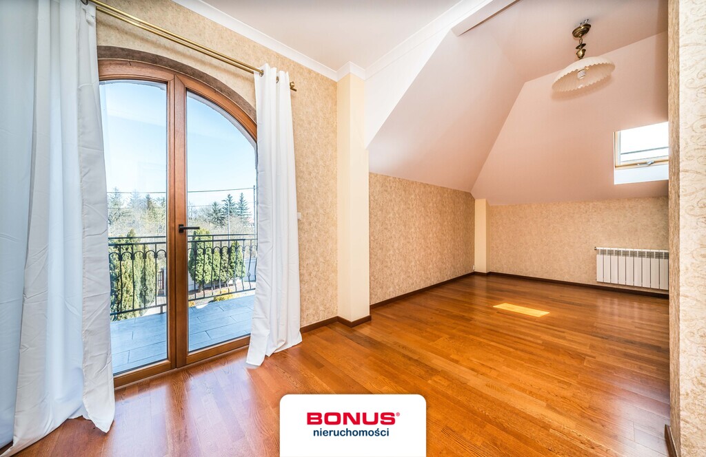 Dom wolnostojący + 2 garaże + Działka > 0,2 ha (19)