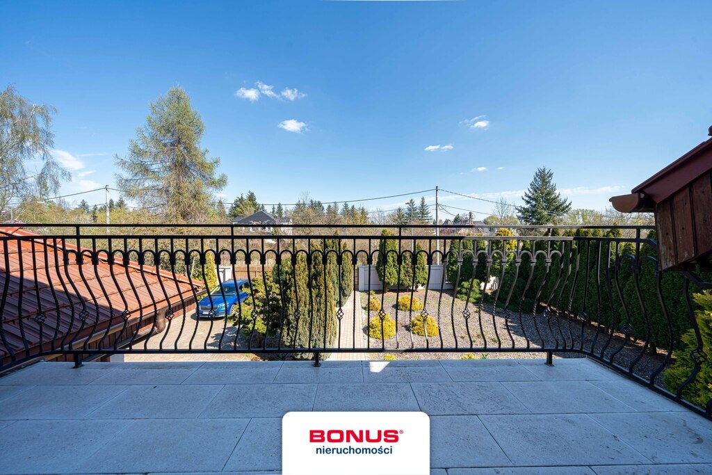 Dom wolnostojący + 2 garaże + Działka > 0,2 ha (20)