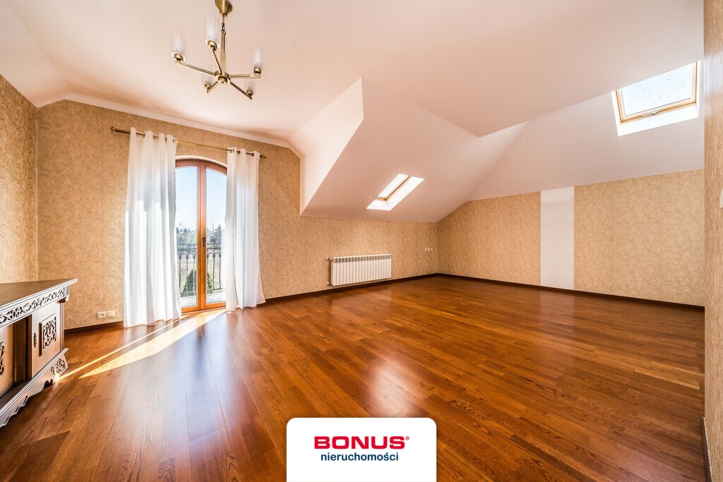 Dom wolnostojący + 2 garaże + Działka > 0,2 ha (23)