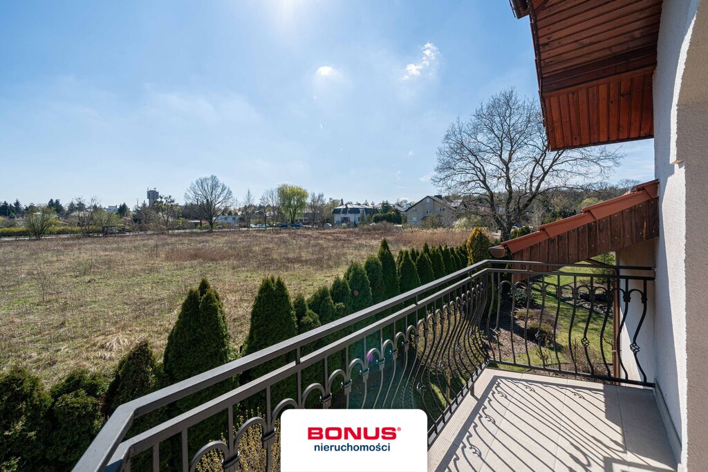 Dom wolnostojący + 2 garaże + Działka > 0,2 ha (24)