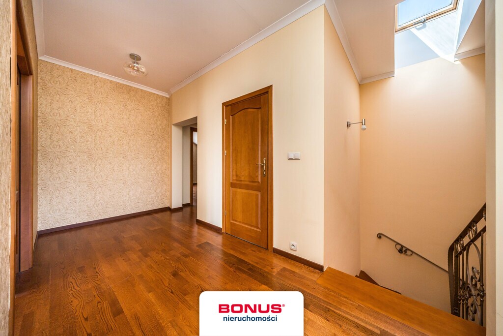 Dom wolnostojący + 2 garaże + Działka > 0,2 ha (26)