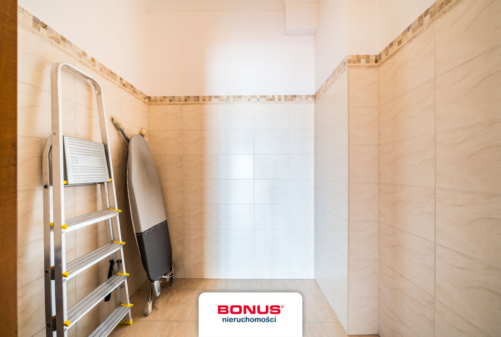 Dom wolnostojący + 2 garaże + Działka > 0,2 ha (27)