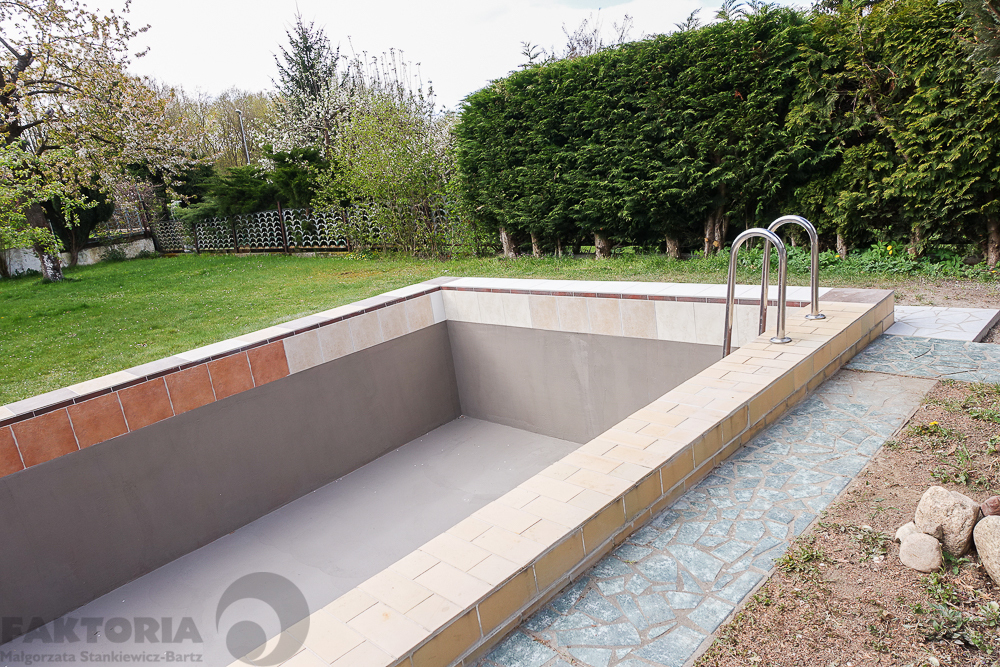 Pół bliźniaka, 2 garaże, basen, działka 613 m2, (2)