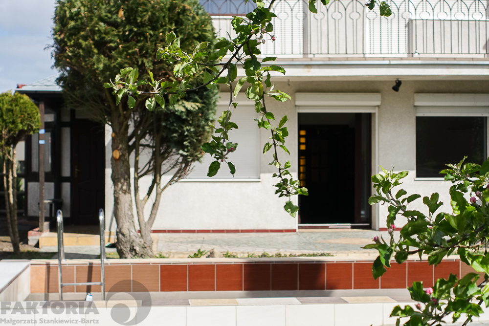 Pół bliźniaka, 2 garaże, basen, działka 613 m2, (1)