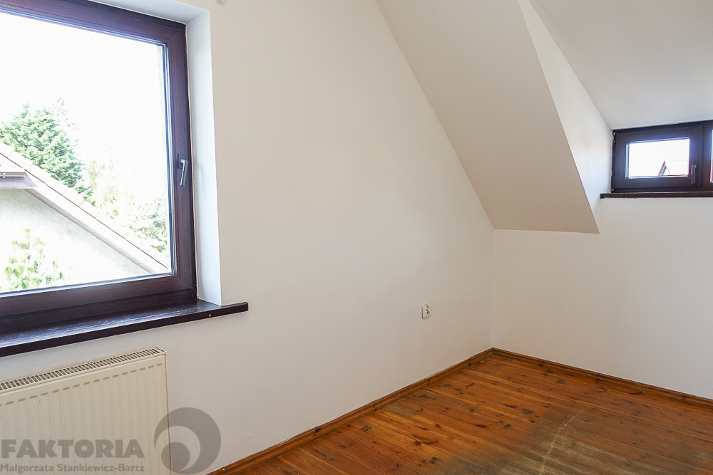 Pół bliźniaka, 2 garaże, basen, działka 613 m2, (20)