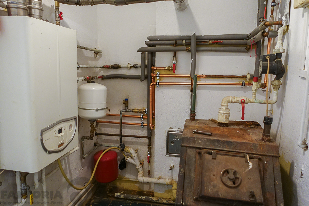 Pół bliźniaka, 2 garaże, basen, działka 613 m2, (25)