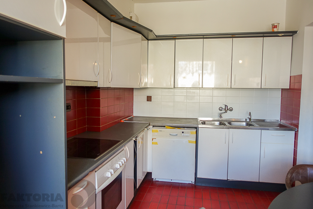 Pół bliźniaka, 2 garaże, basen, działka 613 m2, (27)