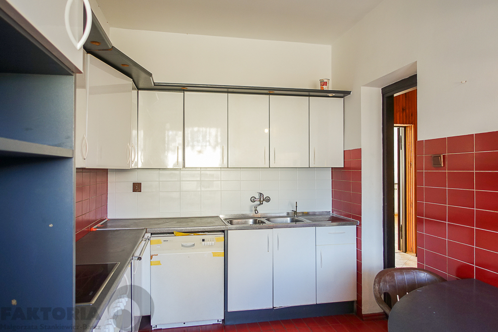 Pół bliźniaka, 2 garaże, basen, działka 613 m2, (28)