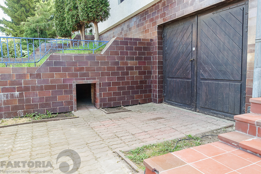 Pół bliźniaka, 2 garaże, basen, działka 613 m2, (29)