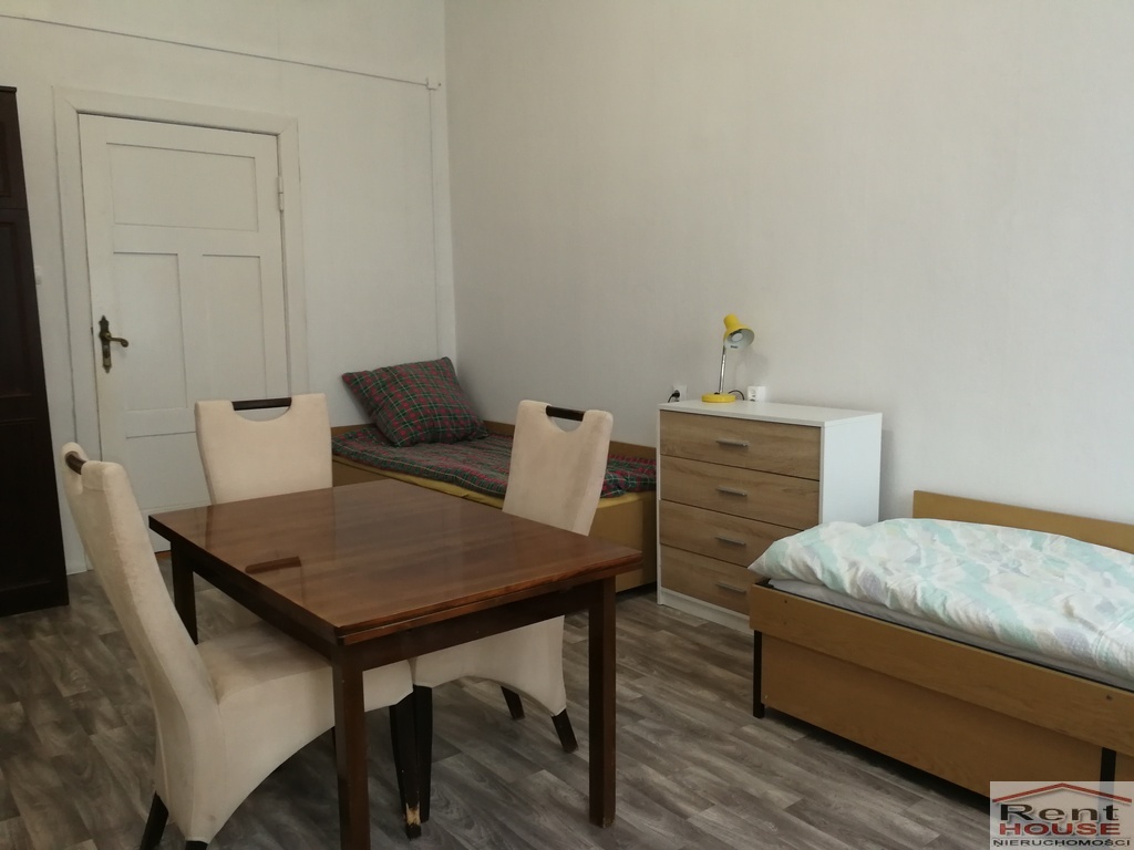 Mieszkanie 3-4 pokoje, balkon, centrum (3)