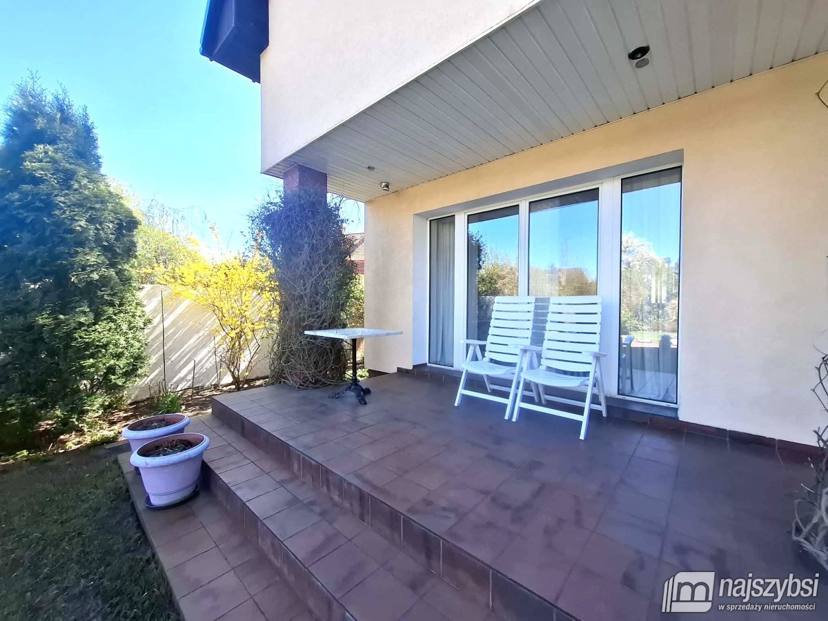 Płoty - dom z lokalem użytkowym +2 garaże (10)