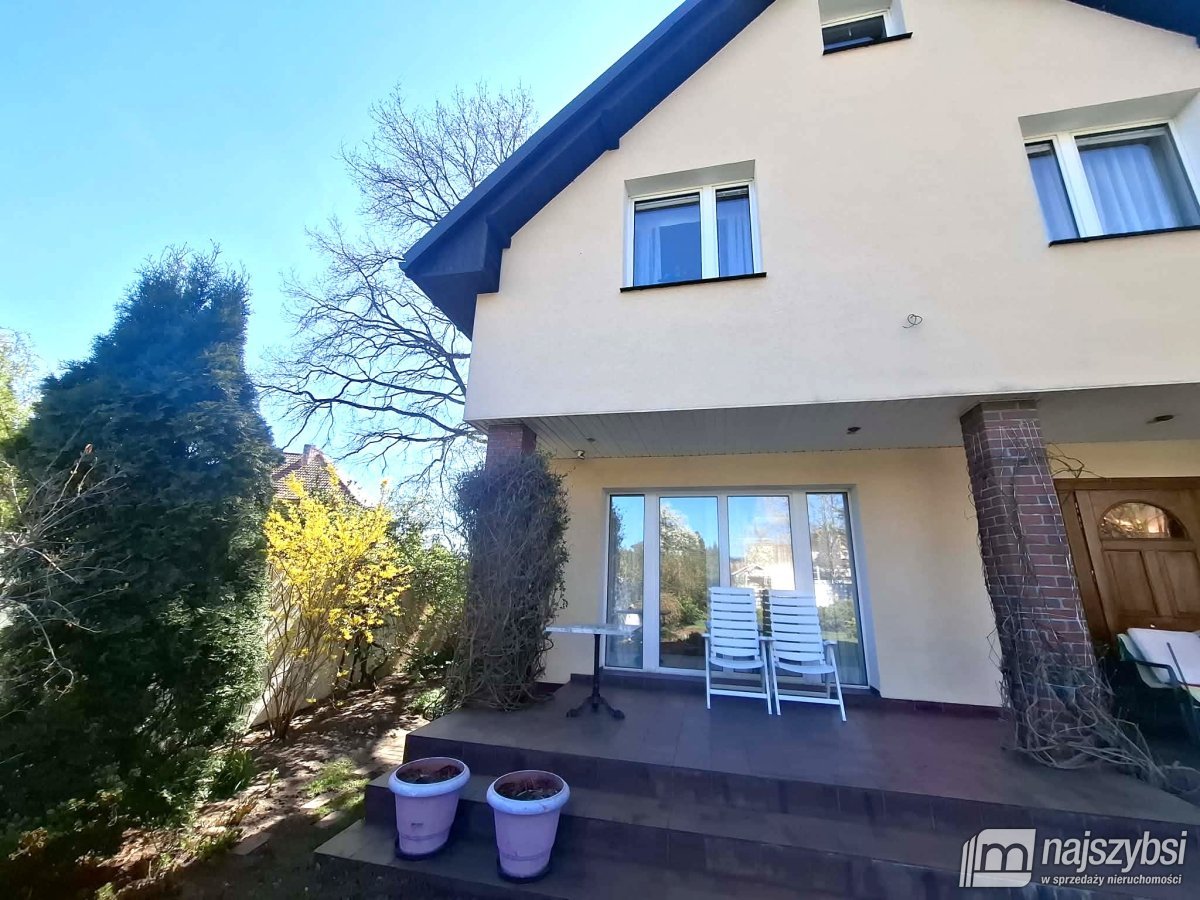 Płoty - dom z lokalem użytkowym +2 garaże (11)