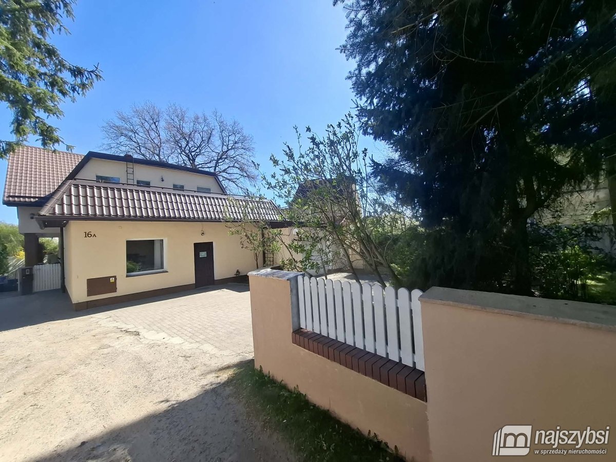 Płoty - dom z lokalem użytkowym +2 garaże (13)