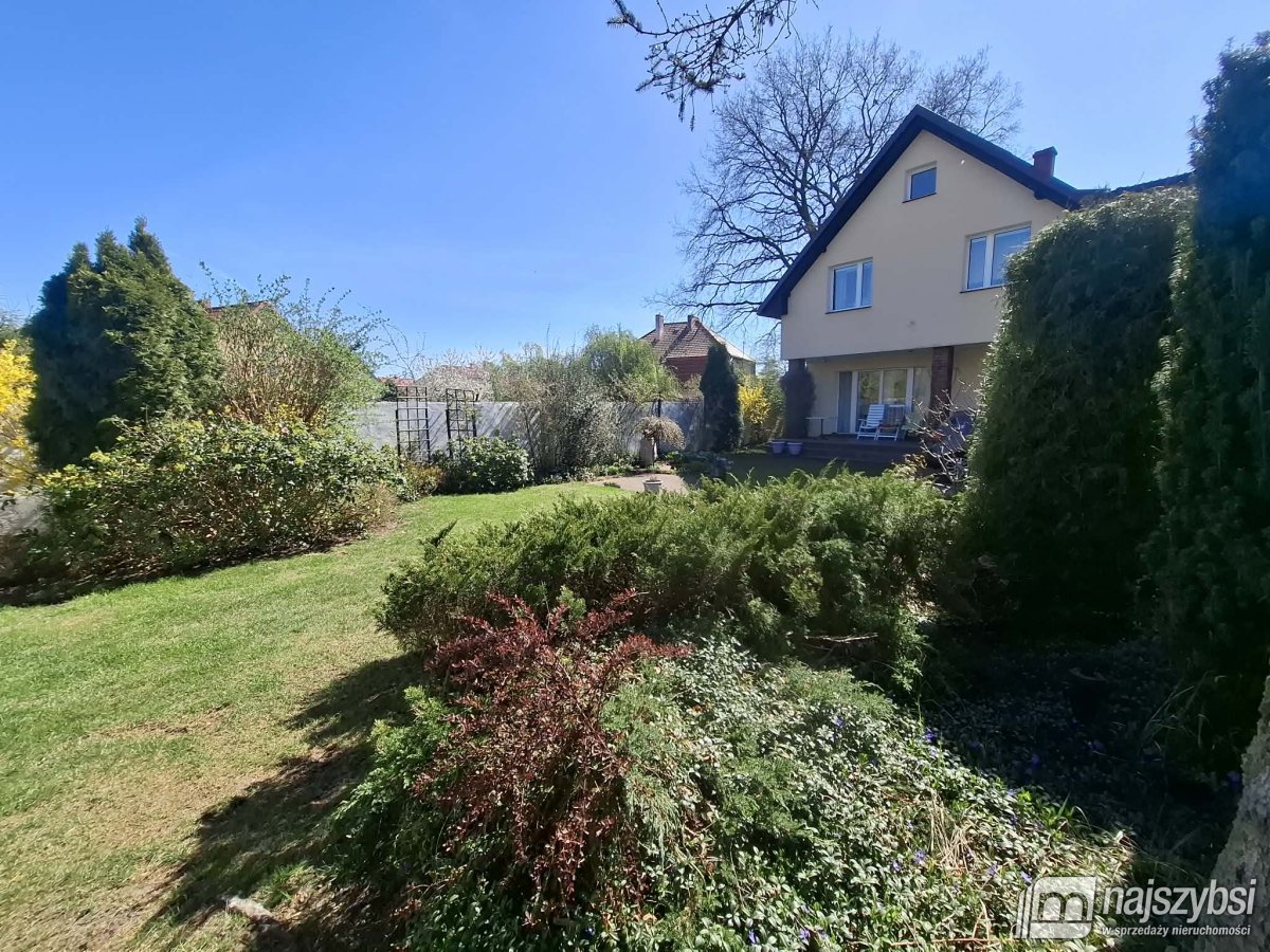 Płoty - dom z lokalem użytkowym +2 garaże (2)