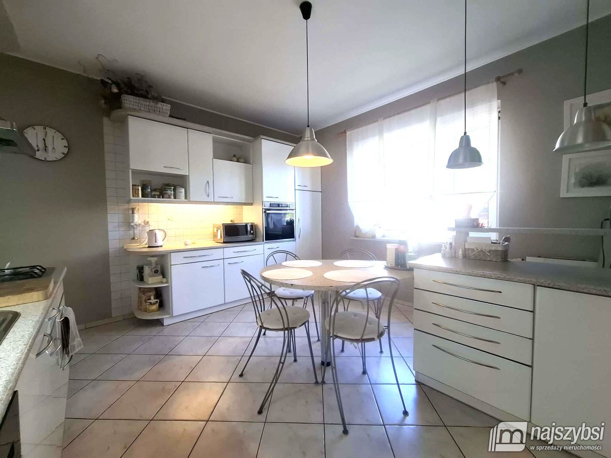 Płoty - dom z lokalem użytkowym +2 garaże (3)