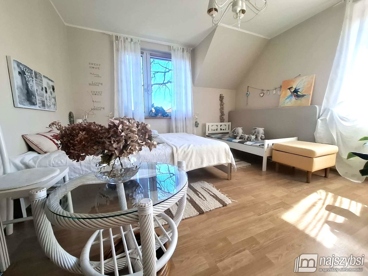 Płoty - dom z lokalem użytkowym +2 garaże (7)