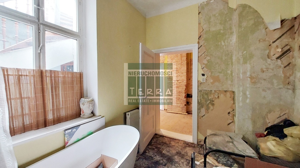 KAWALERKA w kamienicy z potencjałem! (6)