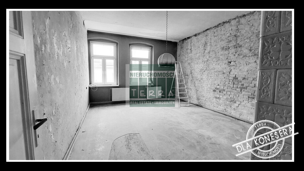 KAWALERKA w kamienicy z potencjałem! (1)