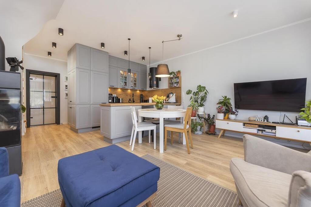 Modny i wygodny dom w super lokalizacji (3)