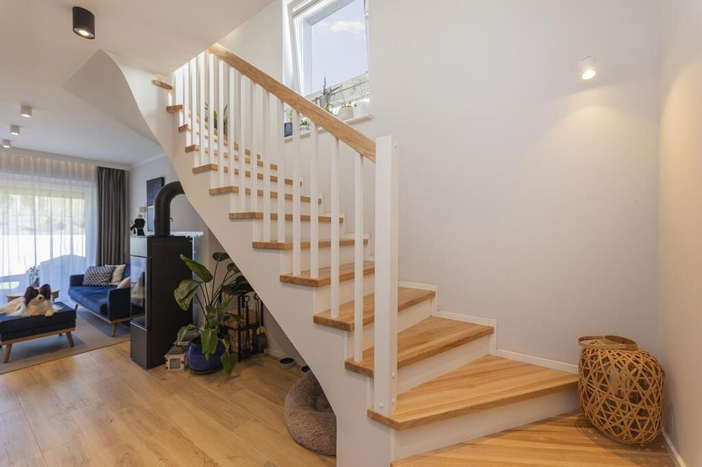 Modny i wygodny dom w super lokalizacji (11)