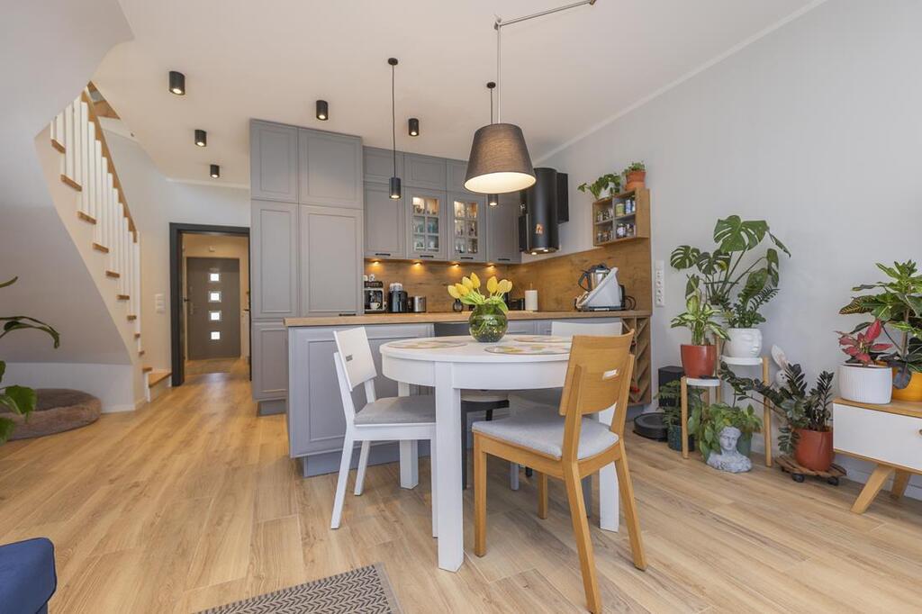 Modny i wygodny dom w super lokalizacji (5)