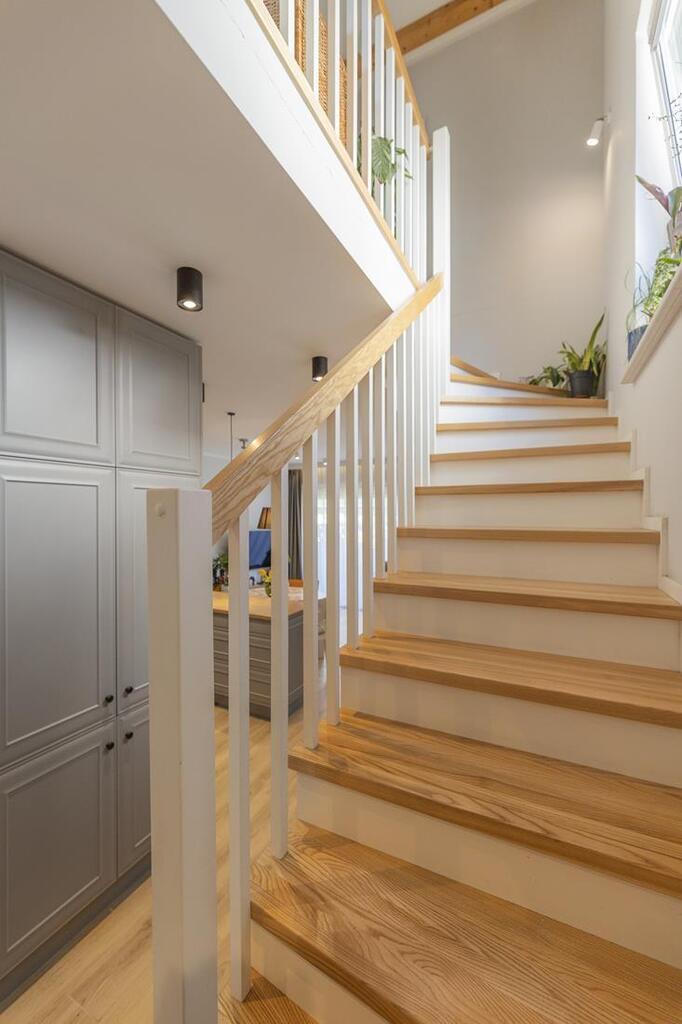 Modny i wygodny dom w super lokalizacji (12)