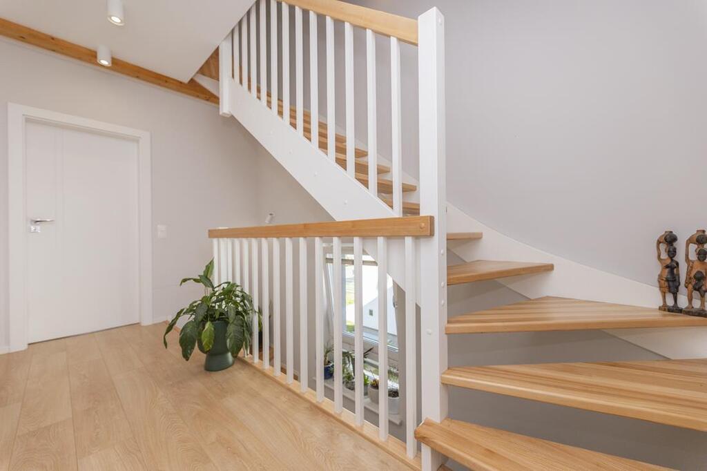 Modny i wygodny dom w super lokalizacji (20)