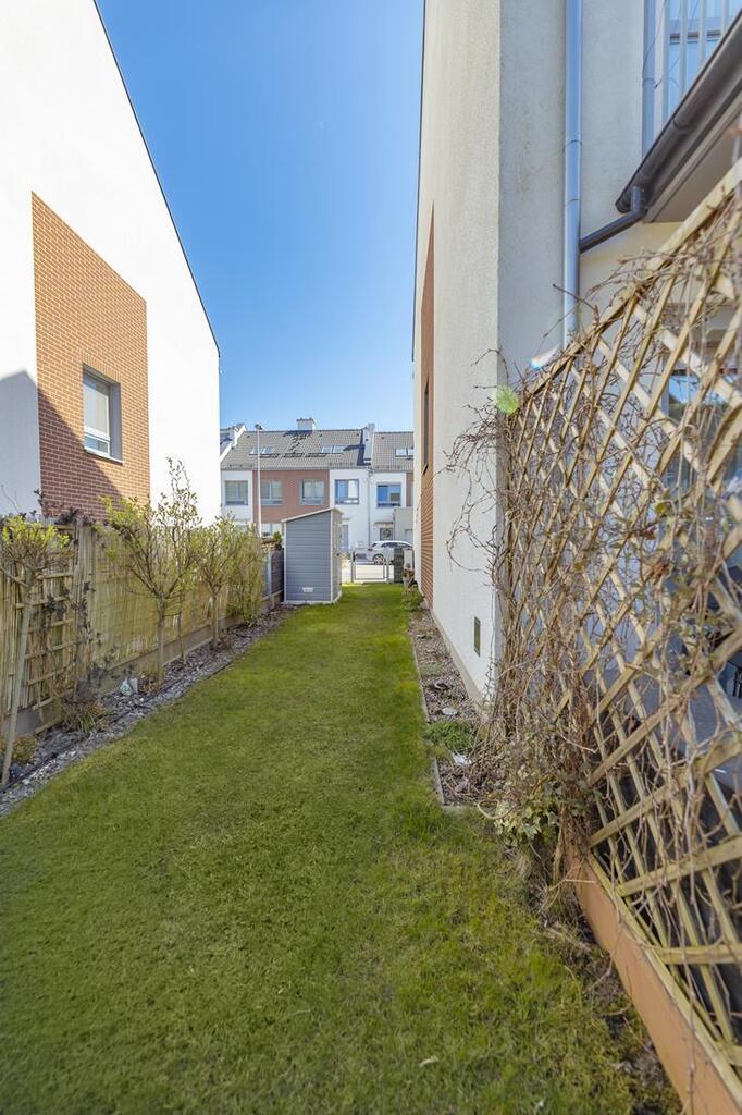 Modny i wygodny dom w super lokalizacji (29)