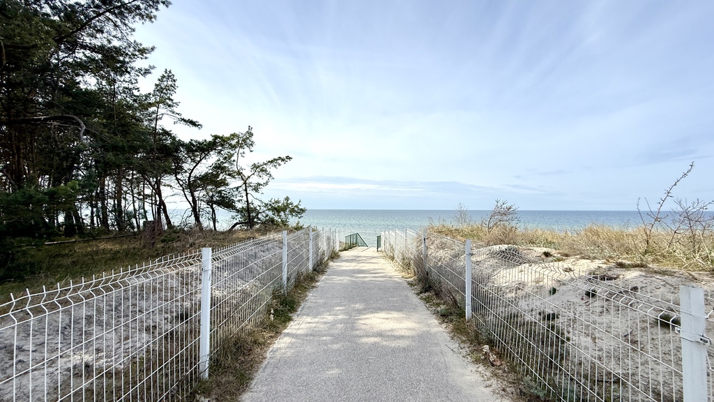 Na sprzedaż Hotel z restauracją i salonem gier ! (12)