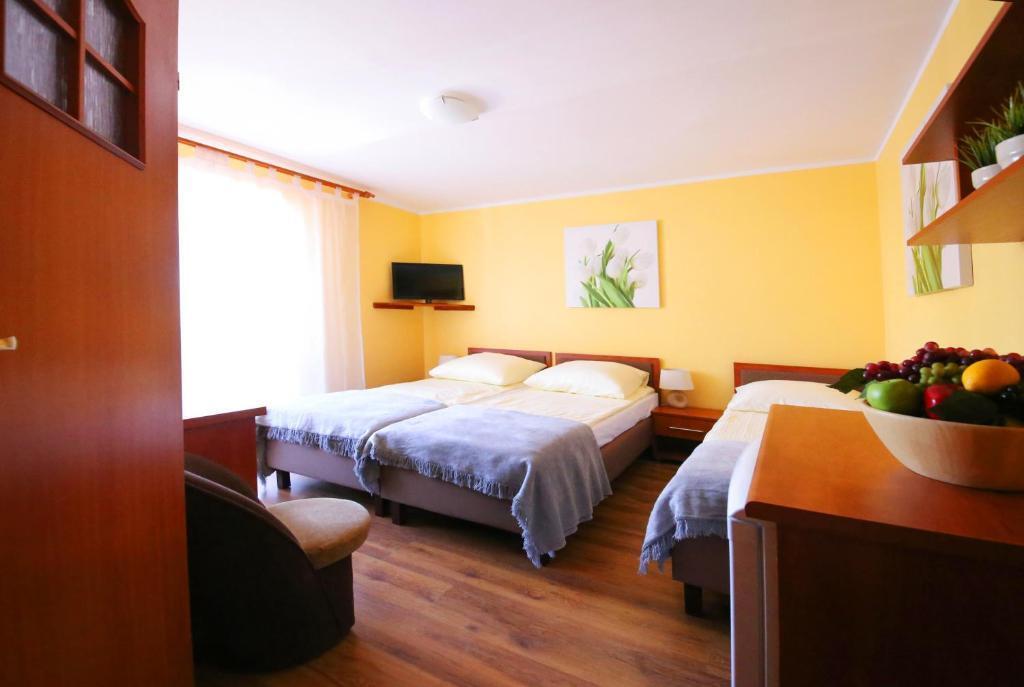 Na sprzedaż Hotel z restauracją i salonem gier ! (26)