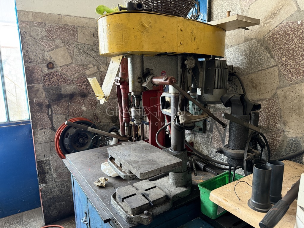 Warsztat samochodowy 200m2 - 3 garaże, sprzęt (6)