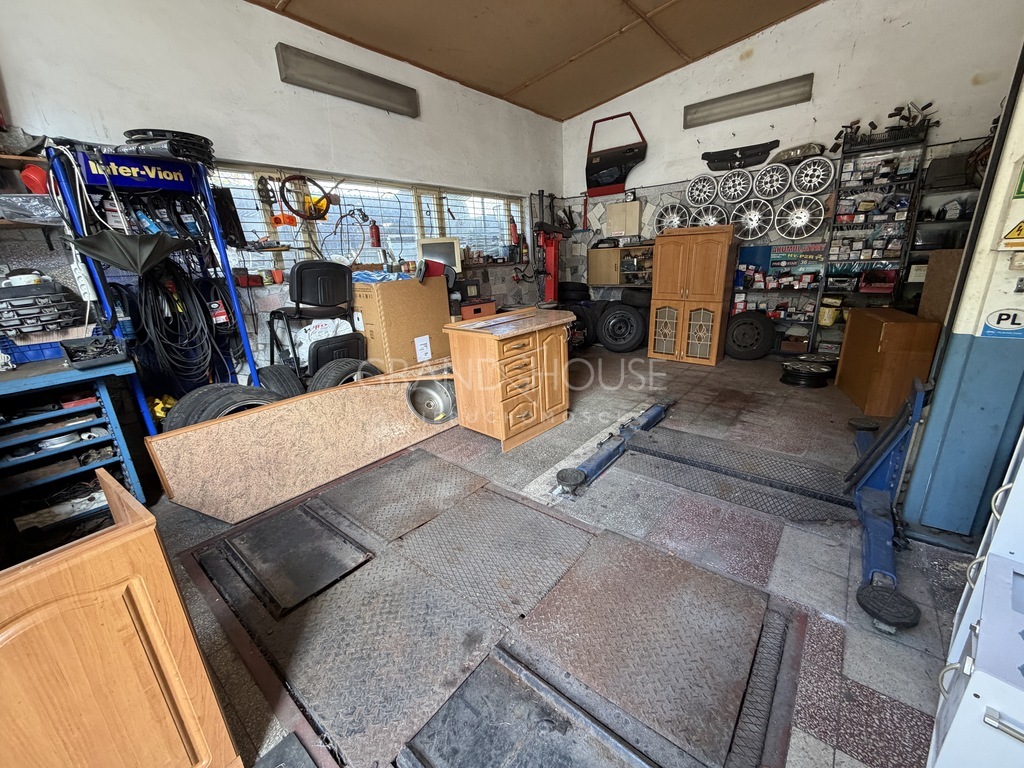 Warsztat samochodowy 200m2 - 3 garaże, sprzęt (11)
