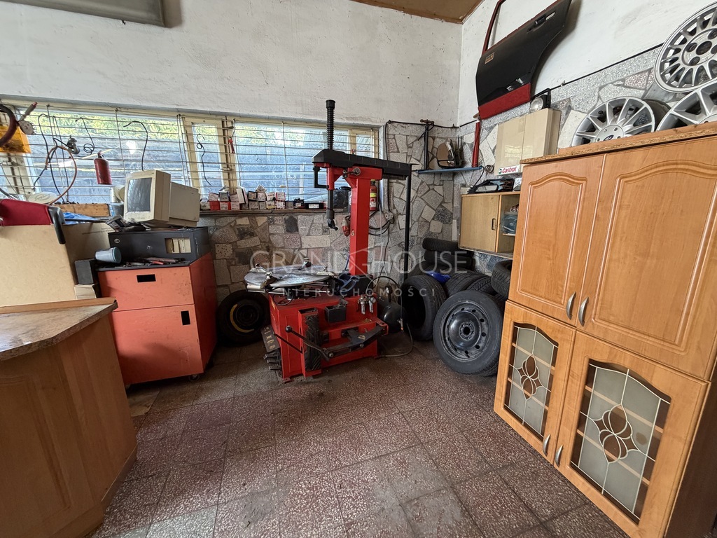 Warsztat samochodowy 200m2 - 3 garaże, sprzęt (13)