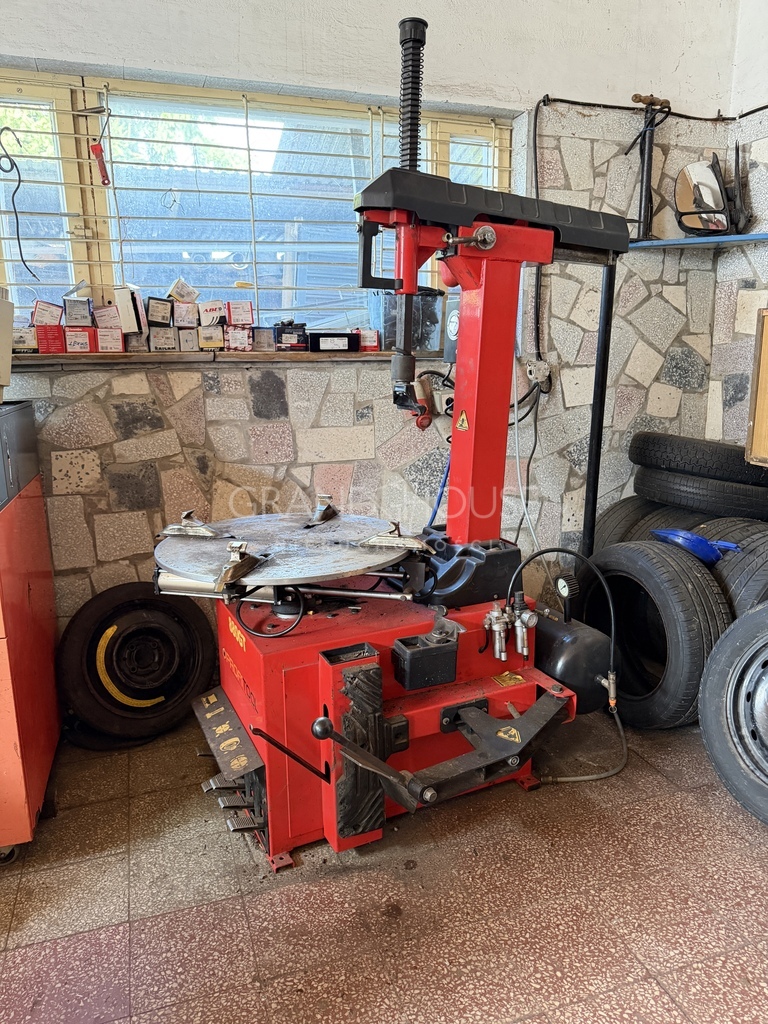 Warsztat samochodowy 200m2 - 3 garaże, sprzęt (14)