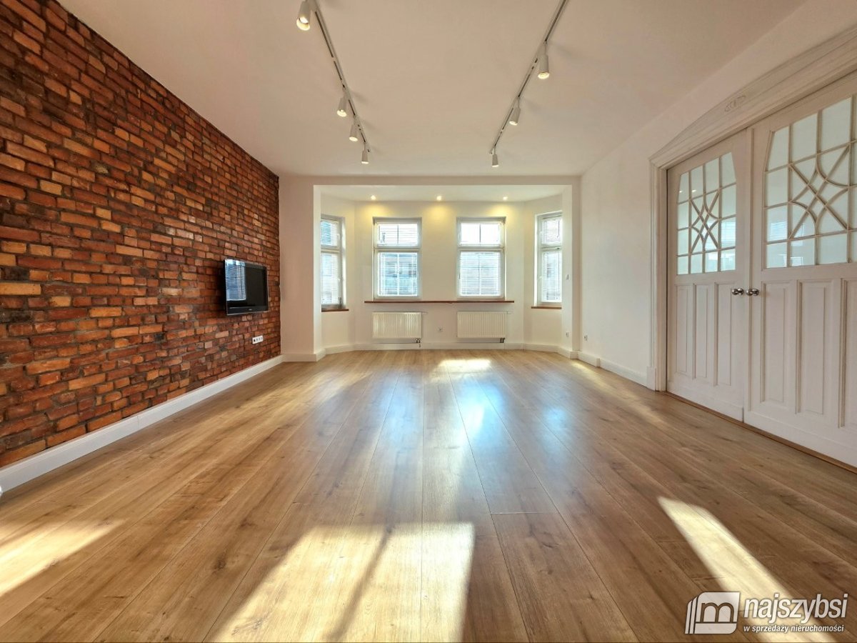 Przestronne 4-pokojowe mieszkanie w kamienicy (2)