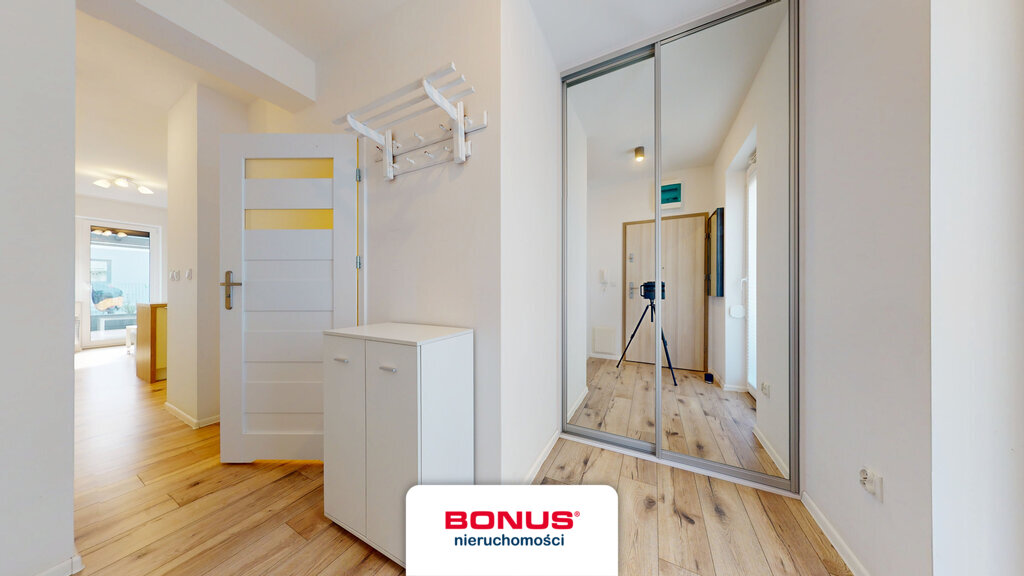 Apartament z ogródkiem i miejscem parkingowym. (8)