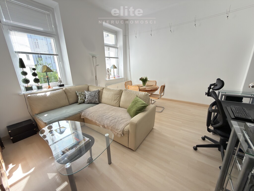 2 pok w pięknej kamienicy na biuro lub mieszkanie (2)