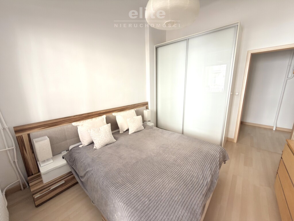 2 pok w pięknej kamienicy na biuro lub mieszkanie (6)