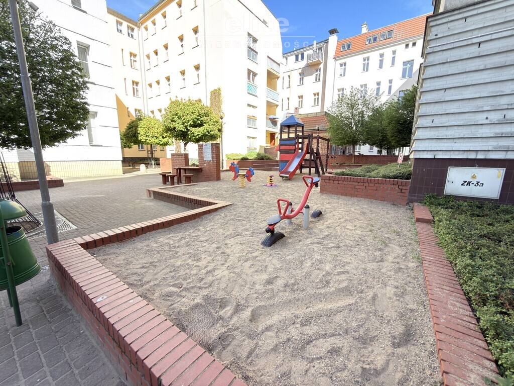 2 pok w pięknej kamienicy na biuro lub mieszkanie (14)