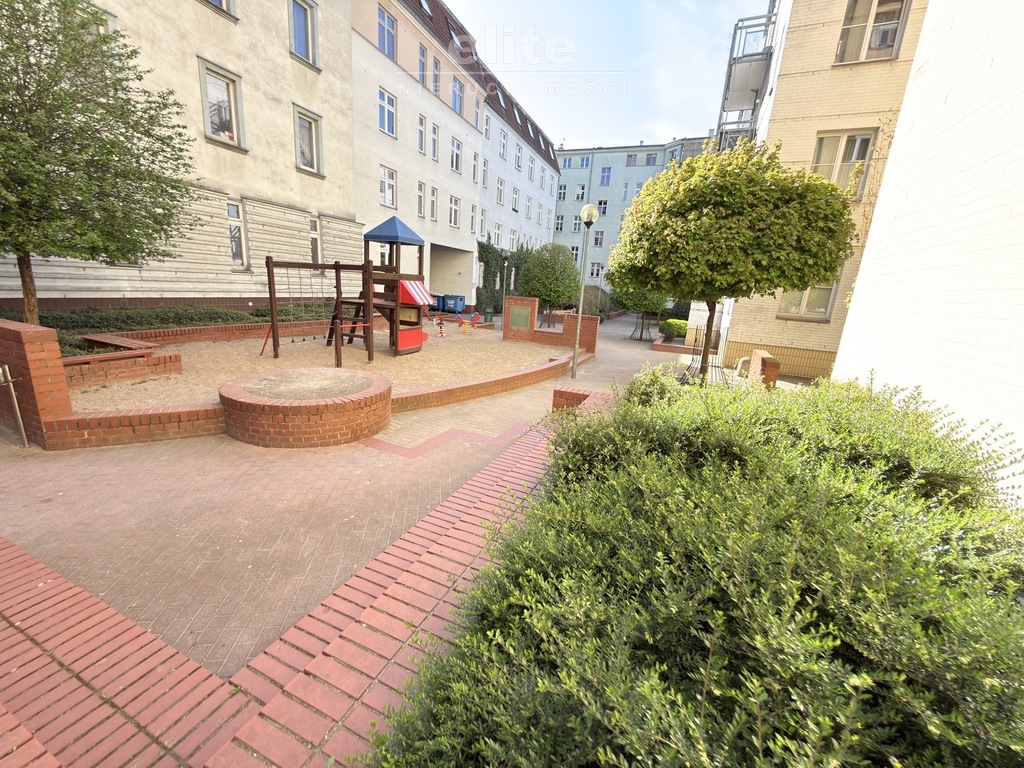 2 pok w pięknej kamienicy na biuro lub mieszkanie (15)