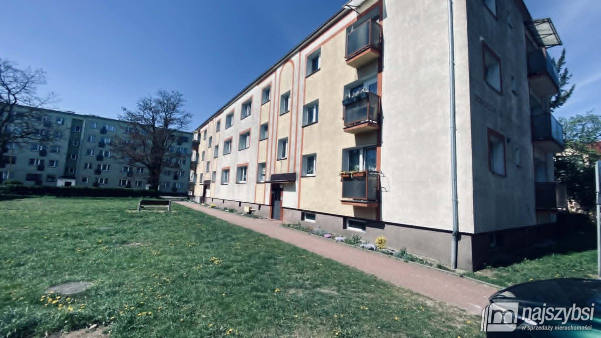 Nowogard-trzy pokoje na 1 piętrze w centrum (2)