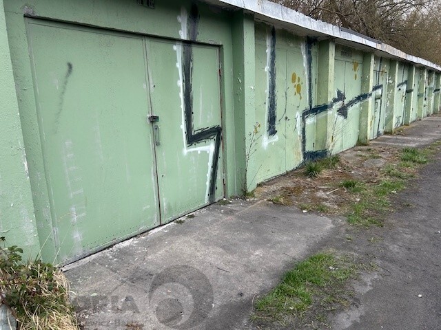 Pomorzany murowany garaż 20 m2 za 35 tys. (2)