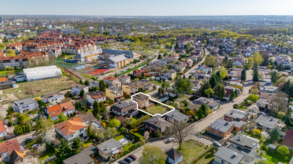 Komfortowy dom z ogrodem i garażem! (22)