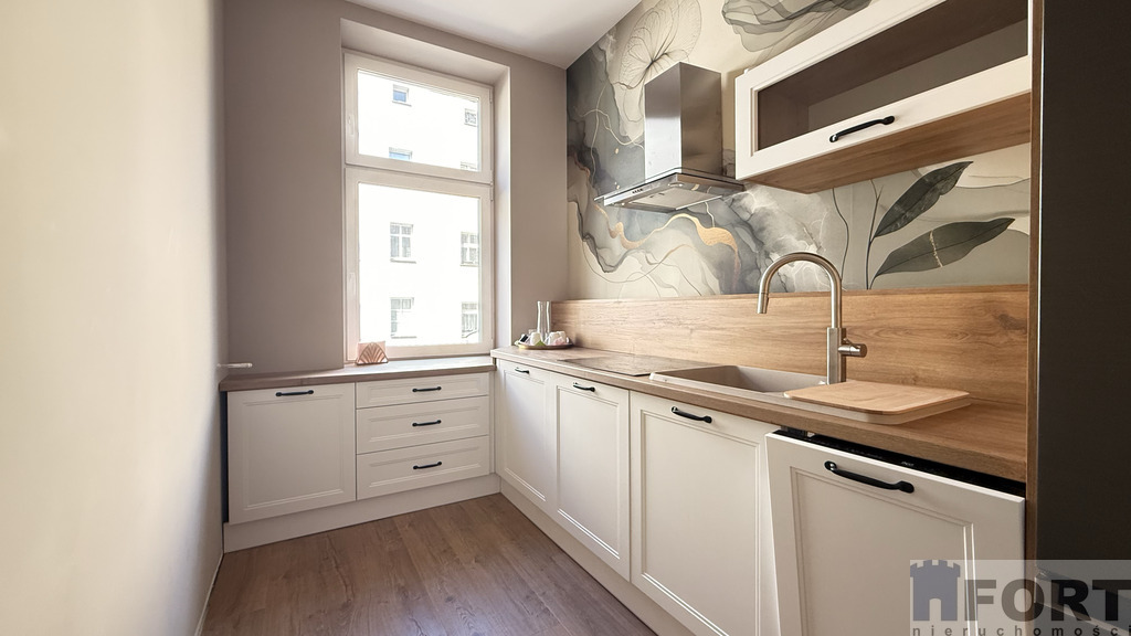 Mieszkanie 3 pokojowe w centrum, 1 piętro (1)