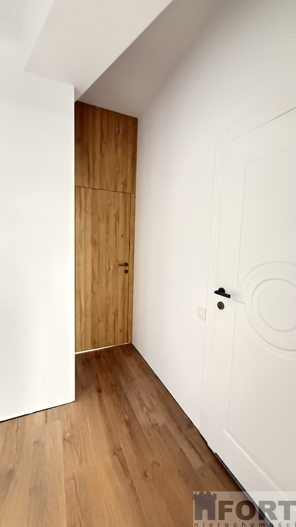 Mieszkanie 3 pokojowe w centrum, 1 piętro (8)